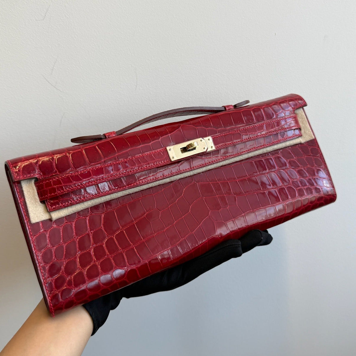 Hermès Kelly Cut Shiny Niloticus Crocodile Rouge Gold Hardware image 1