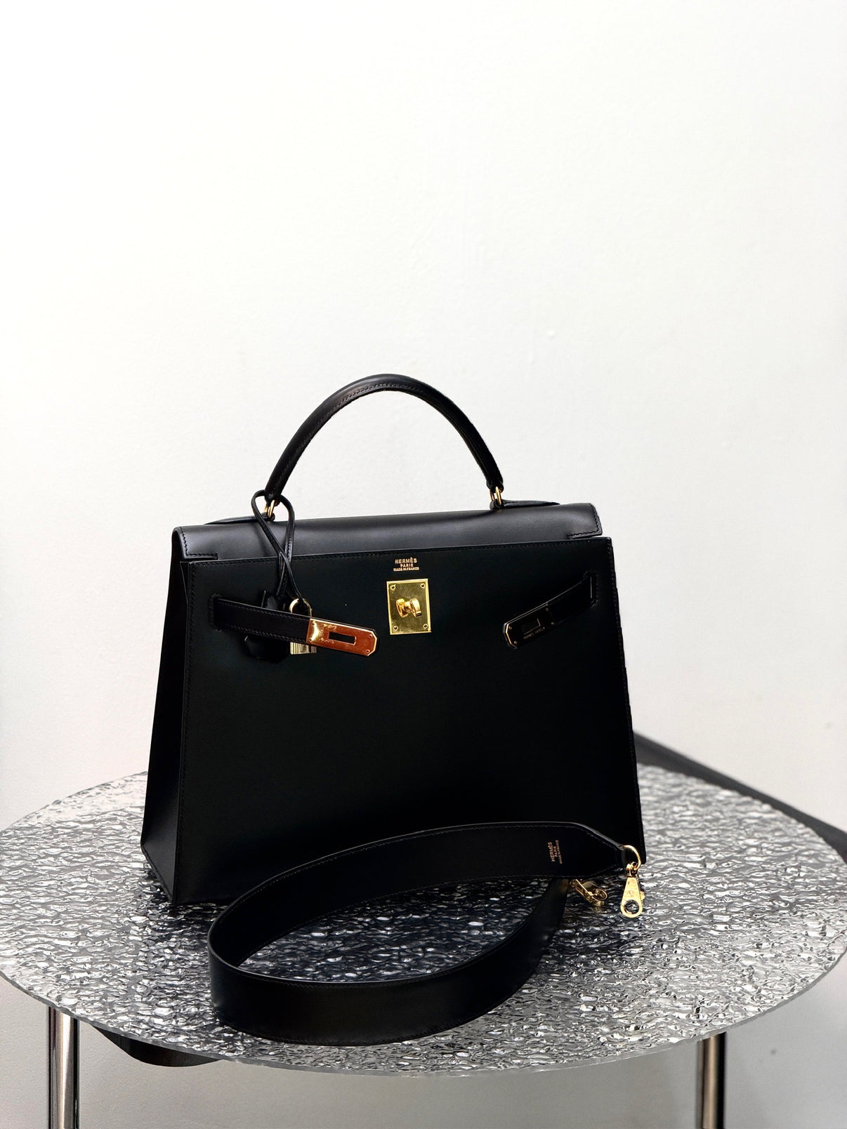 Hermès Kelly 32 Black Box Gold Hardware image 1