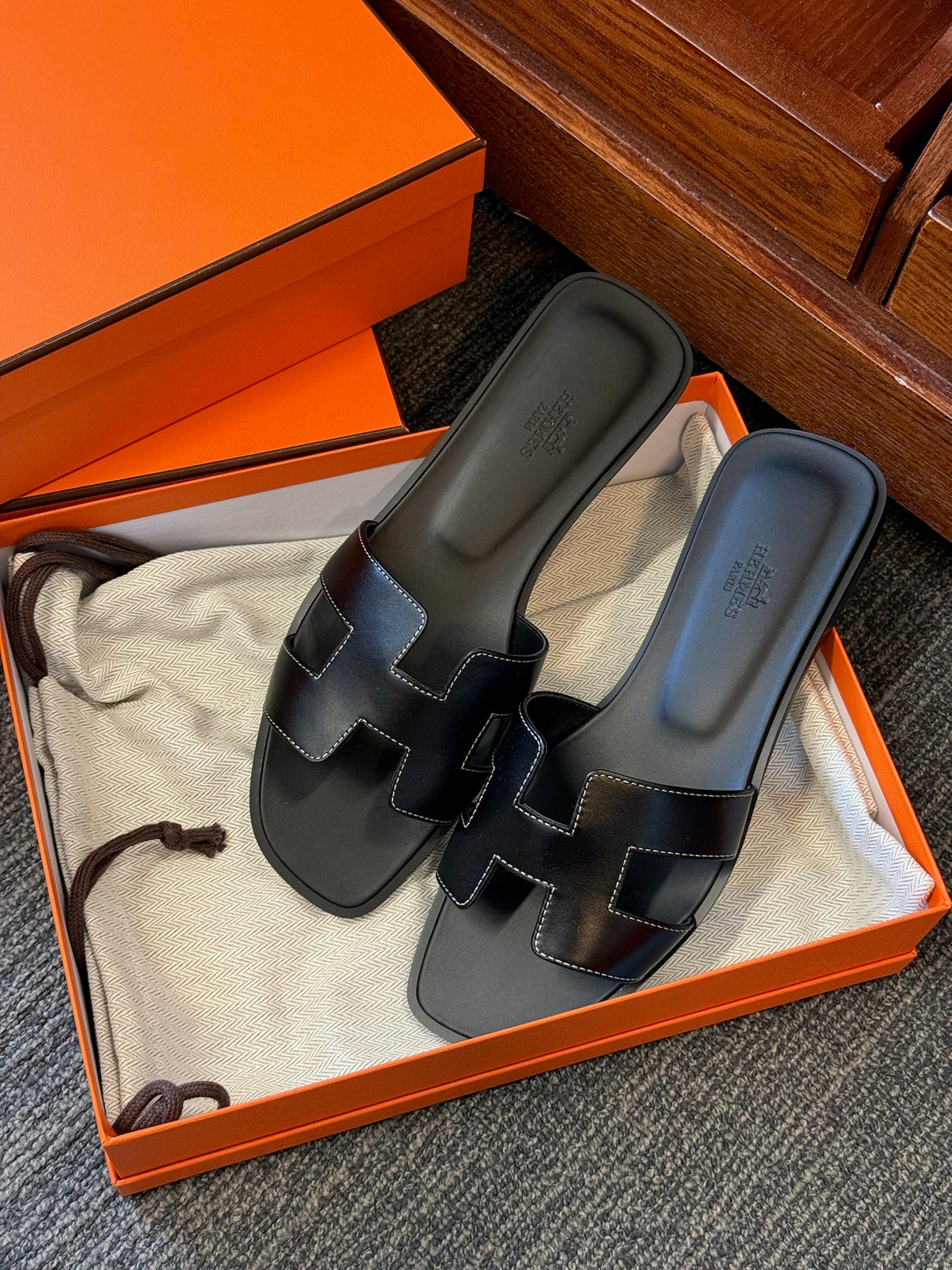 Size 39 - Hermès Oran Sandals Black and White Stitching image 1